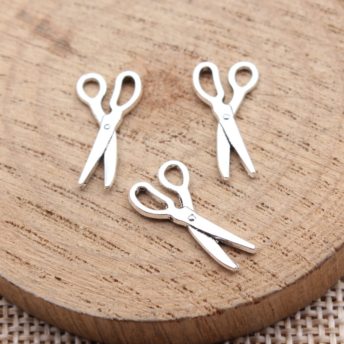 Vintage Fashion Online - 40pcs 18x9mm(0.71x0.35inch) Antique Silver Color Scissors